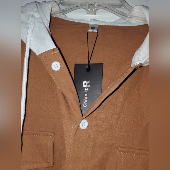 ChArmkpR button-up with hood - Picture 2 of 3